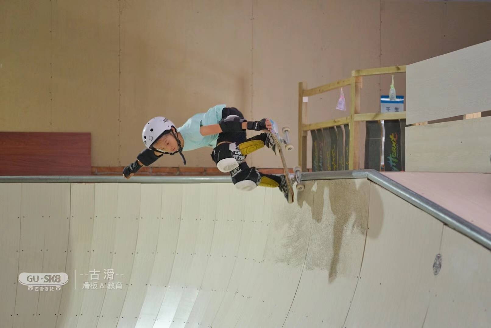 奥运选手郑好好滑板技术打磨