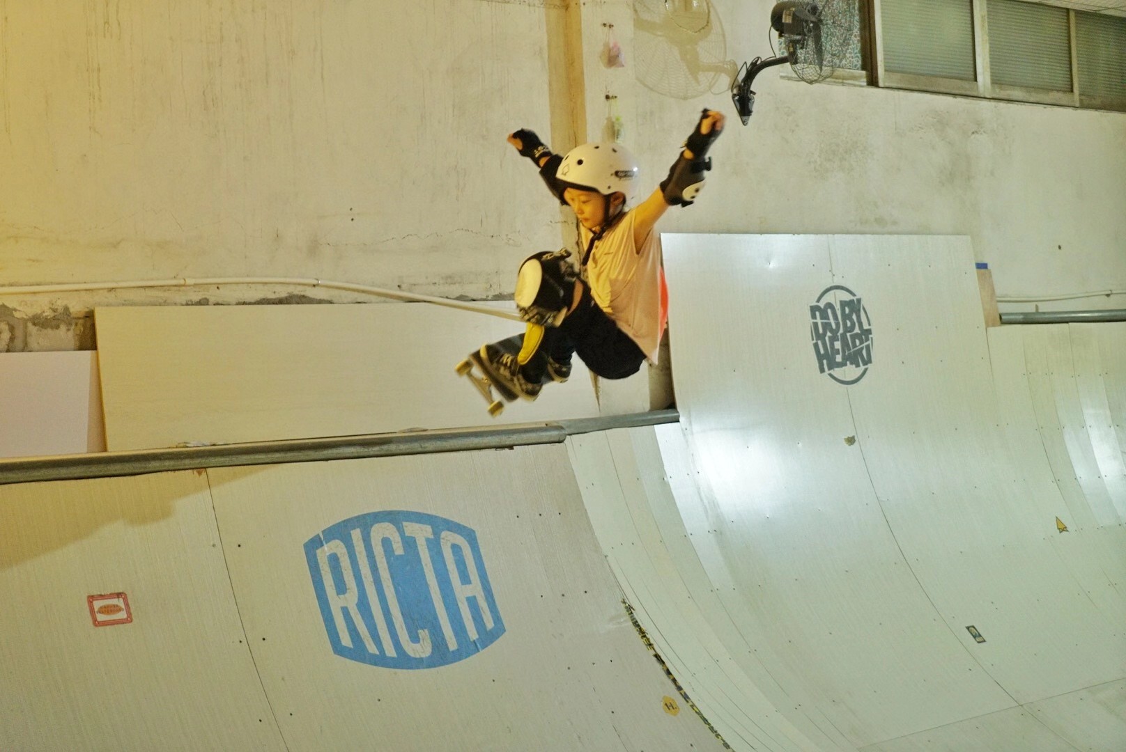 奥运选手郑好好滑板练习