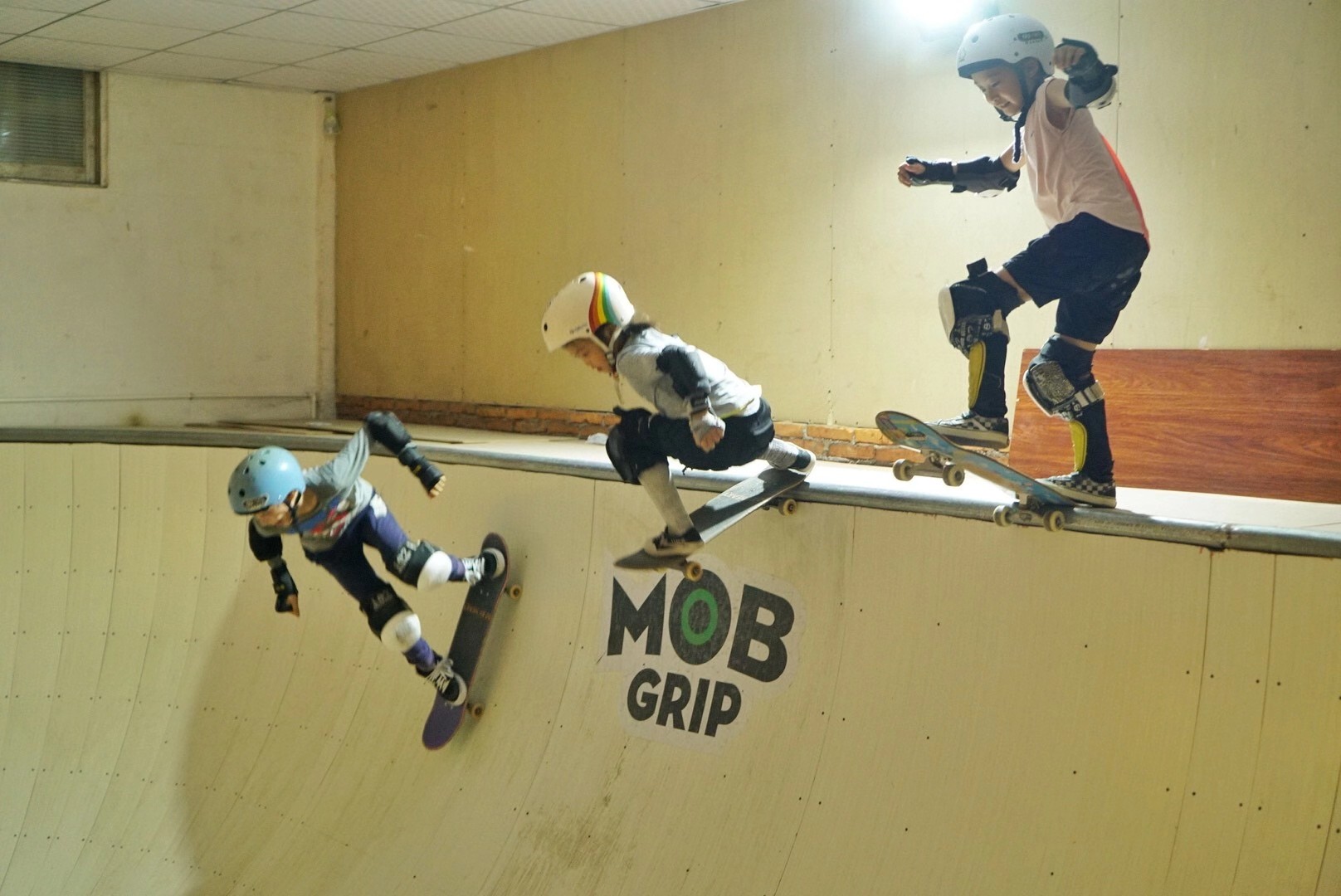 奥运选手郑好好滑板碗池基础