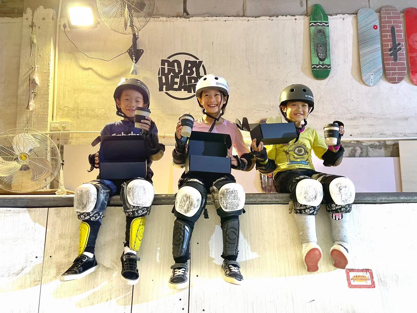 奥运选手郑好好滑板滑行